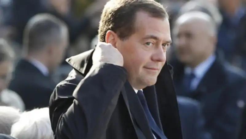 Медведев отказался уходить на пенсию