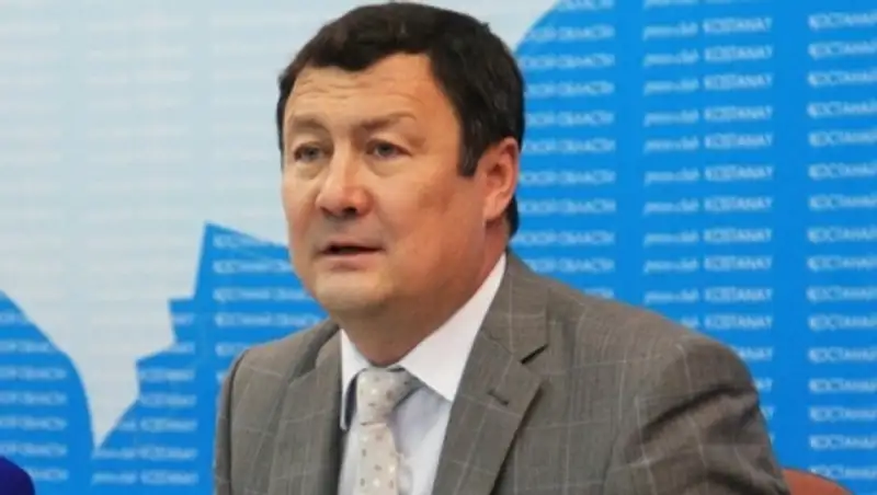 Аким Костаная извинился за плохие дороги перед водителями