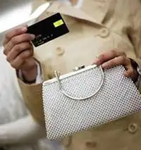 Казахстанцы предпочитают пластиковой карточке реальные деньги, фото - Новости Zakon.kz от 08.12.2012 17:06