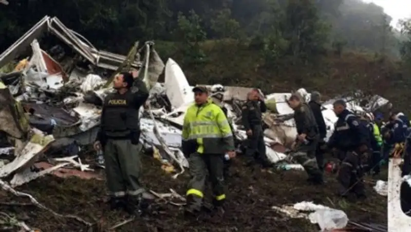 Пилот рухнувшего в Колумбии самолета принял решение не дозаправлять лайнер