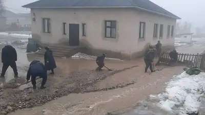 Улицы и дворы подтопило в Туркестанской области, фото - Новости Zakon.kz от 02.02.2023 11:10