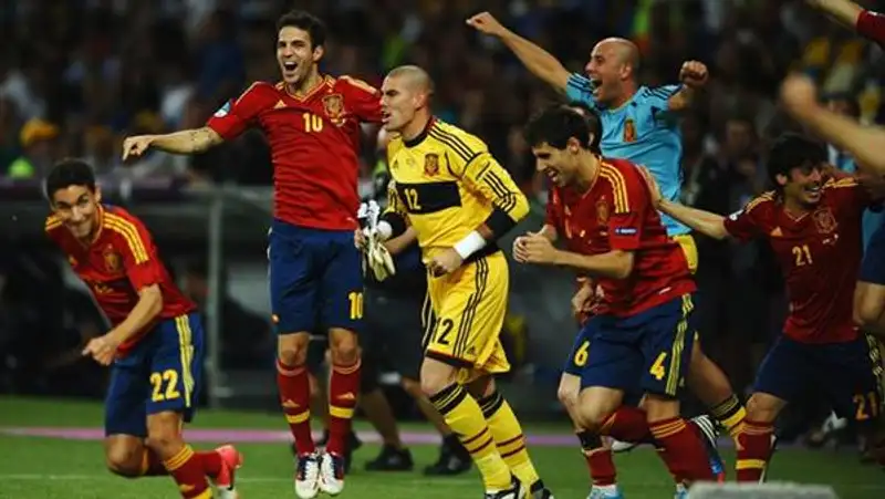 Сборная Испании выиграла Евро-2012, переписав историю (фото), фото - Новости Zakon.kz от 02.07.2012 08:46