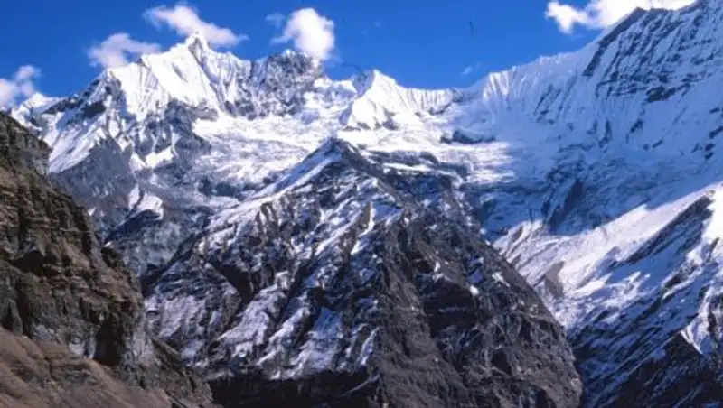 Количество погибших в Непале альпинистов увеличилось до девяти