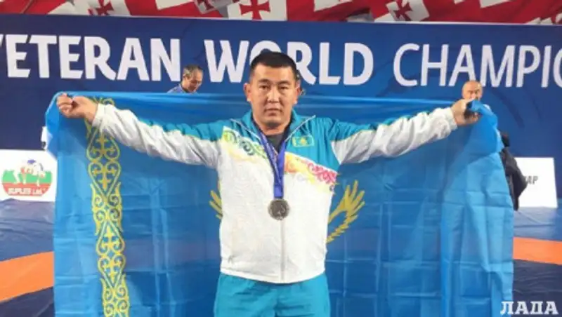 Казахстанец взял серебро на ЧМ по греко-римской борьбе