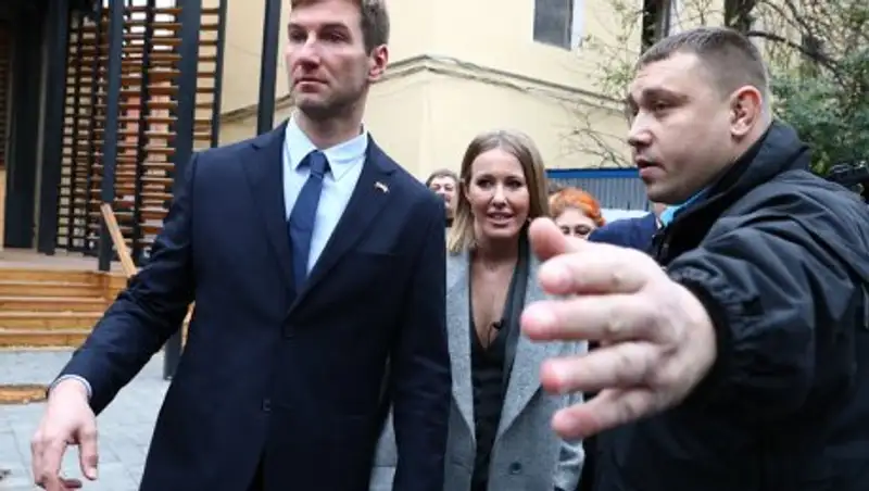 Собчак предстоит крахмалить мужские рубашки и зарабатывать на жизнь мойкой машин