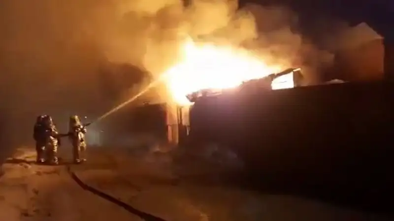 В Абайской области во время пожара в банном комплексе пострадали люди