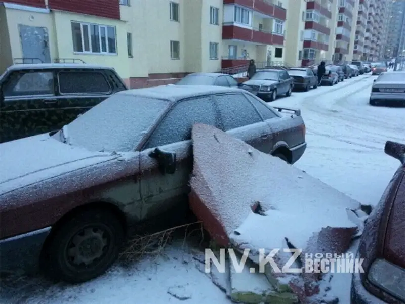 В Караганде с новостройки на Юго-Востоке обрушилась обшивка (Фото), фото - Новости Zakon.kz от 16.12.2013 01:47