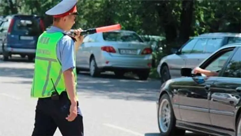 Алматинская полиция взялась за нарушителей на престижных авто