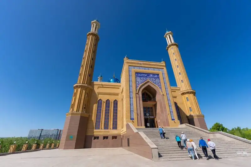 Алтай Кульгинов посетил музей Исламской культуры в ВКО, фото - Новости Zakon.kz от 04.06.2023 20:25