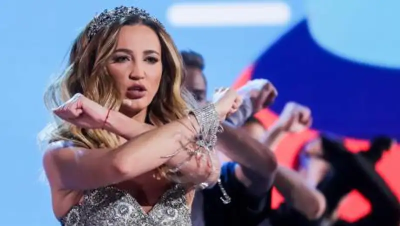 "Девочка идет на поправку" - врачи отпустили прооперированную Бузову домой