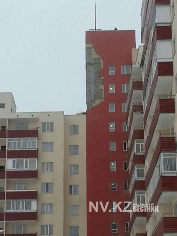 В Караганде с новостройки на Юго-Востоке обрушилась обшивка (Фото), фото - Новости Zakon.kz от 16.12.2013 01:47