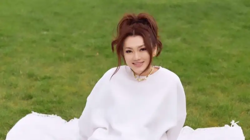 Ерке Есмахан заинтриговала фанатов