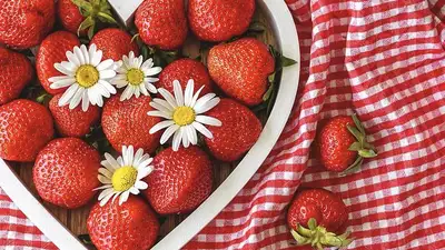 Клубника поможет предотвратить сердечный приступ и инсульт , фото - Новости Zakon.kz от 18.07.2023 05:18