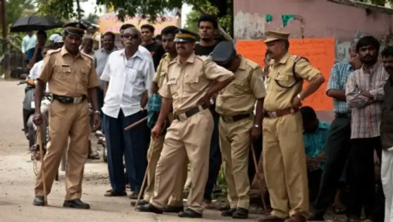 Толпа линчевала женщину из-за фальшивого сообщения в WhatsApp