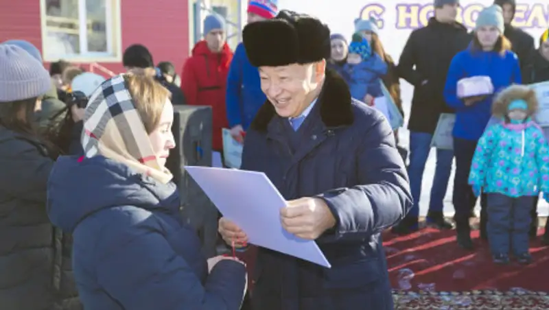 В Усть-Каменогорске выпускники детских домов получили жильё