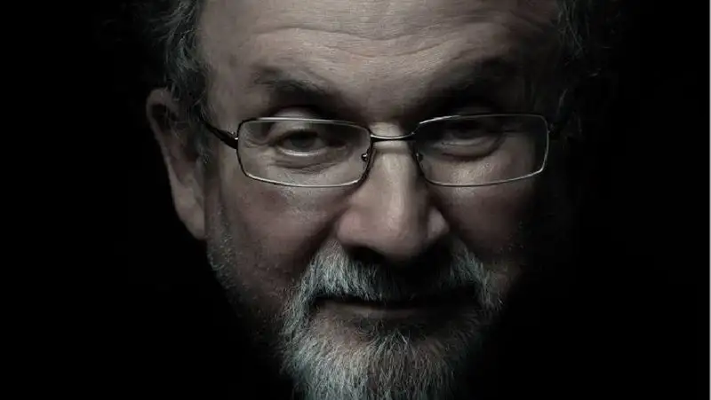 Автора «Сатанинских стихов» подключили к ИВЛ после нападения в Нью-Йорке