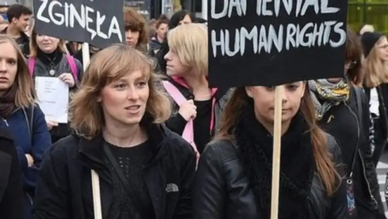 Польские женщины протестуют против планов запретить аборты