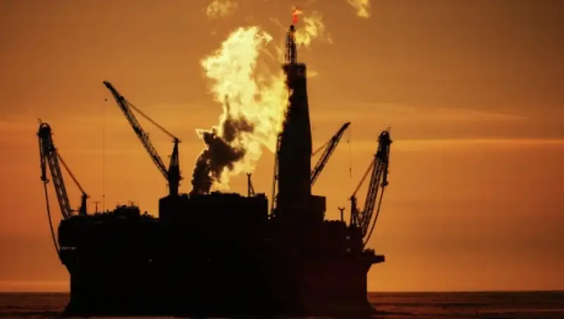 Нефть корректируется вверх после падения накануне