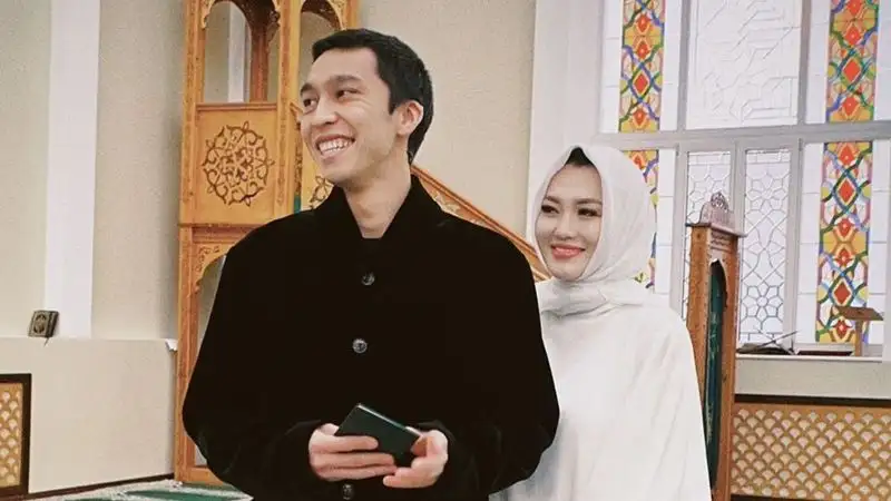 Бұзылған мобильді порно жетілген әйелдер жалаңаш