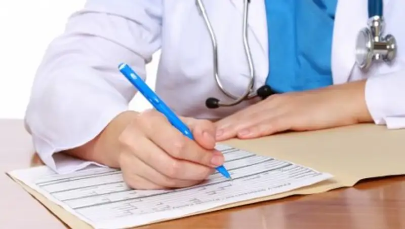 Медсправки предложили переводить в электронный формат