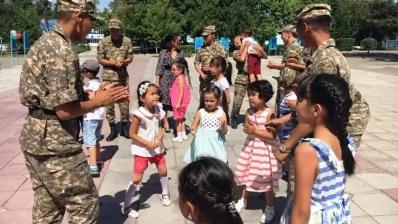 В воинских частях и соединениях Вооруженных Сил РК в День защиты детей проведены масштабные акции