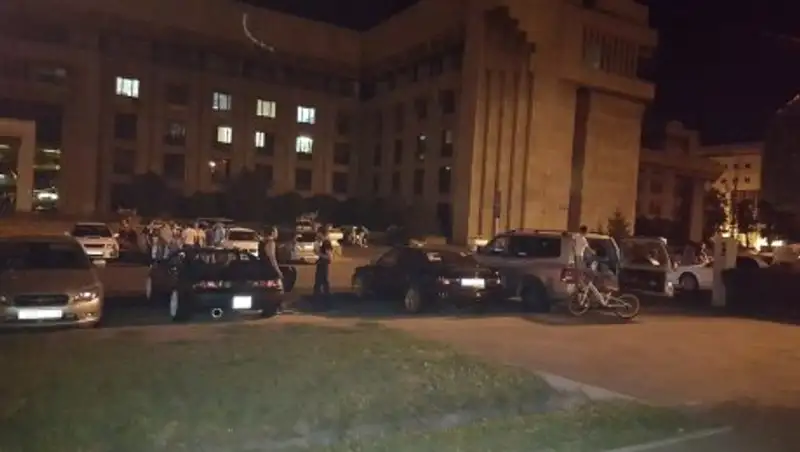 За один рейд на Старой площади в Алматы наказали 8 "шумных" водителей