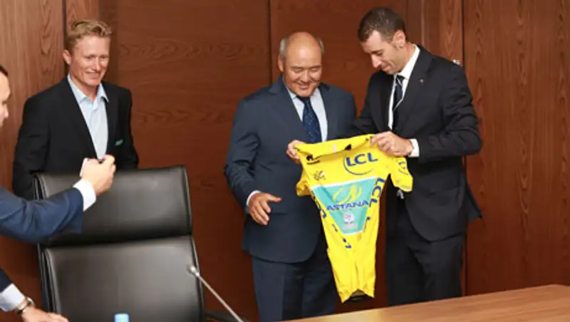 У. Шукеев встретился с победителем «Tour De France» - велокомандой «Astana Pro Team»