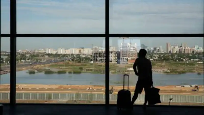 Сколько казахстанцев покинули страну за семь месяцев