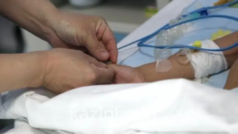 Избитую в Астане девочку могут передать родственникам