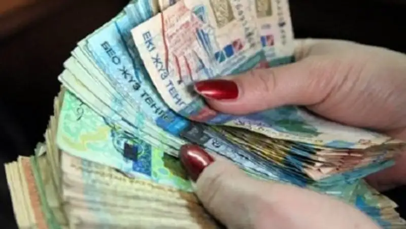 На 400 тыс тенге обманула мошенница родителей атырауских выпускников