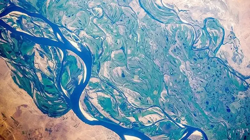 Космонавт опубликовал фото самых красивых рек, фото - Новости Zakon.kz от 14.03.2023 12:22