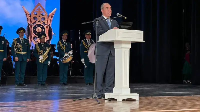 Аким ЗКО поздравил общественность региона с Днем защитника Отечества