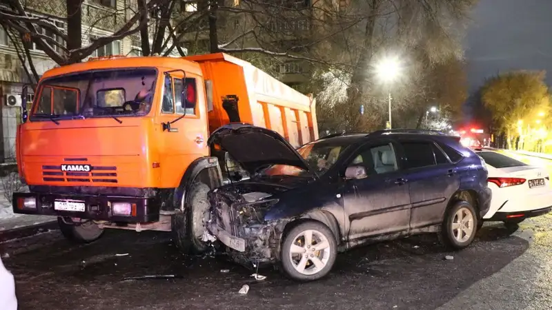 Четверо человек пострадали в серьезной аварии в Алматы 