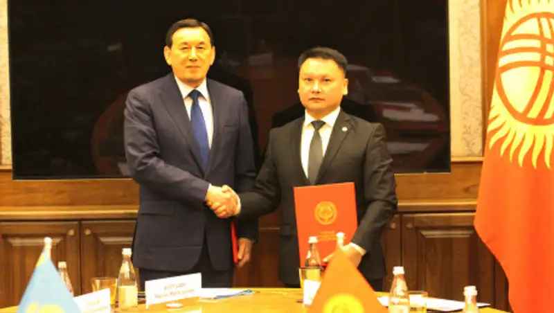 Касымов подписал план сотрудничества с секретарем Совбеза Кыргызстана