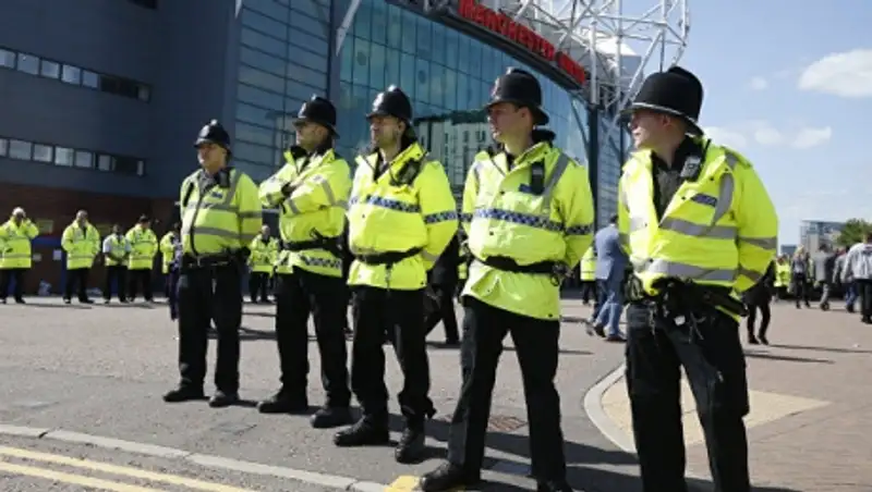 Саперы взорвали найденный на стадионе в Манчестере подозрительный пакет