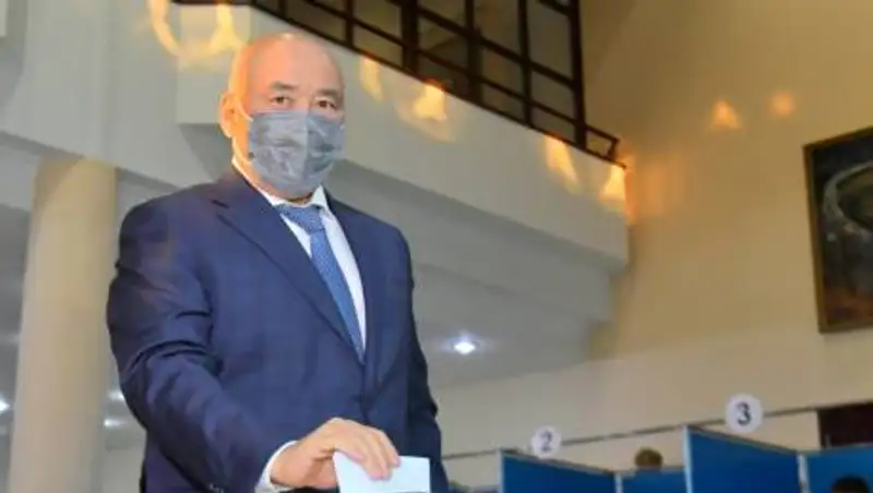 Умирзак Шукеев проголосовал на выборах