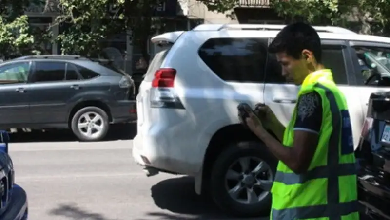 Включать штраф за стоянку в квитанцию на оплату комуслуг планируют в Алматы