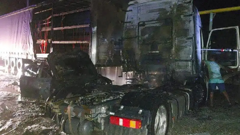 В Жаркенте после ДТП загорелись две машины: один человек погиб , фото - Новости Zakon.kz от 30.06.2023 10:40