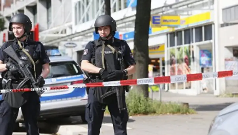 В Гамбурге провели обыски в приюте для беженцев после нападения мигранта