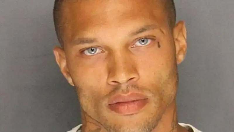 Фото красивого преступника собрало свыше 35 тысяч «лайков» в Facebook