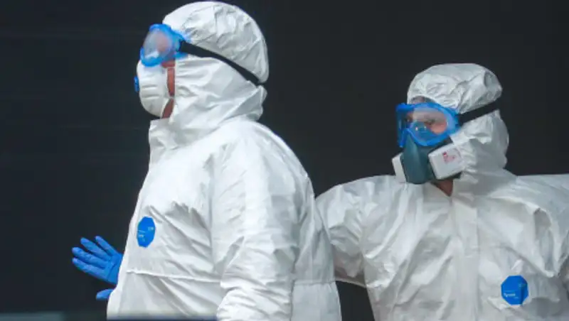 Убивает ли солнце коронавирус и можно ли им заразиться через кожу - ответ Бекшина