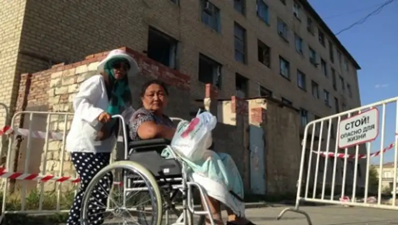 Жильцы рухнувшего в Атырау общежития судятся с акиматом