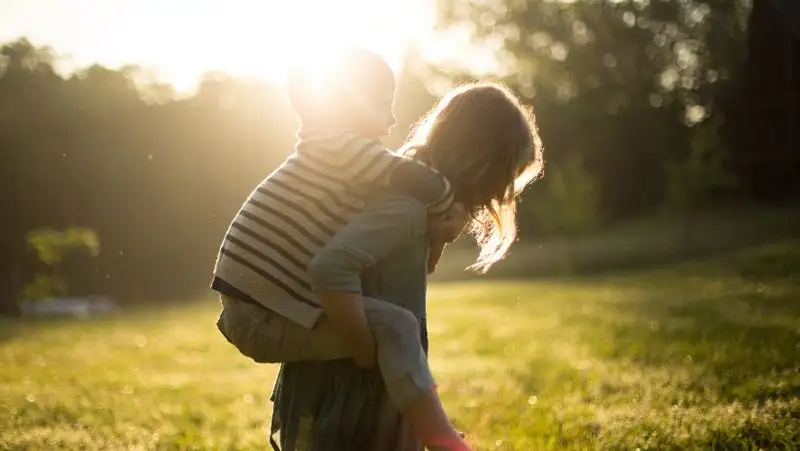 Спасла братьев-близнецов из горящего дома: школьницу наградили в Шымкенте