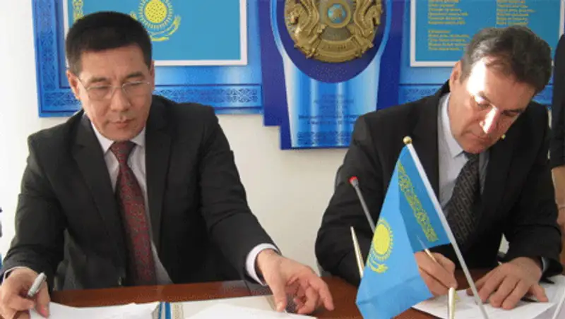 Подписан меморандум о сотрудничестве между Акмолинской и Полтавской областями, фото - Новости Zakon.kz от 20.11.2013 00:40