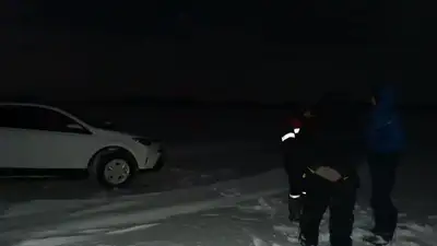 В Костанайской области спасли рыбаков застрявших в снежном плену, фото - Новости Zakon.kz от 07.01.2023 10:42
