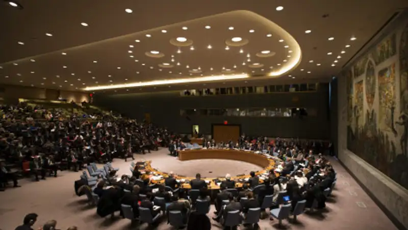 СБ ООН призвал прекратить огонь, пока бушует пандемия