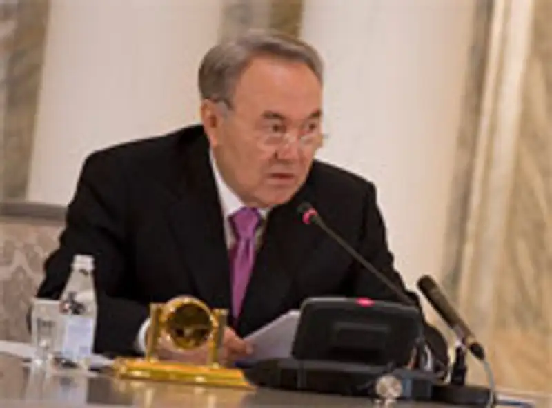 Назарбаев провел консультации с премьером и спикерами палат парламента о досрочных выборах, фото - Новости Zakon.kz от 15.11.2011 23:37