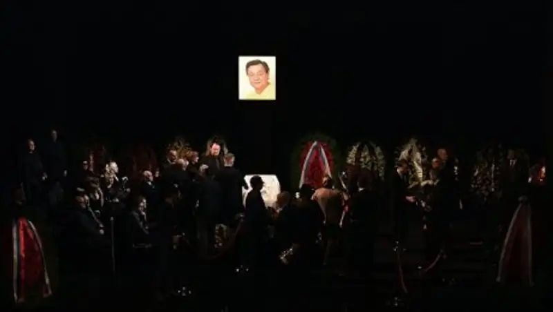 В "Ленкоме" прощаются с Николаем Караченцовым