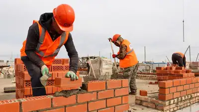 Пострадавшие от весеннего паводка сельчане ЗКО ждут новые дома , фото - Новости Zakon.kz от 08.06.2023 06:32