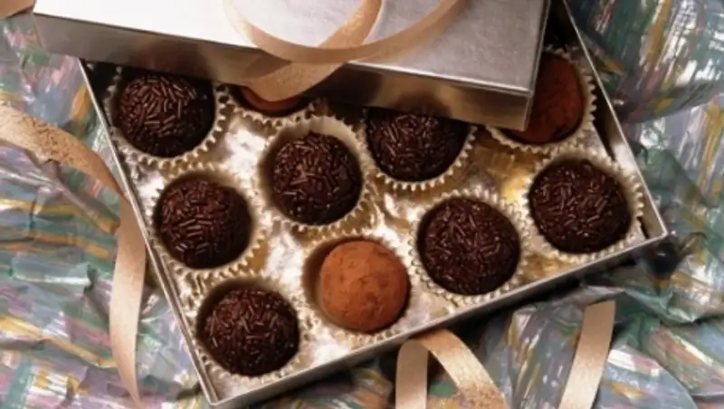 Костанаец оштрафован почти на 400 тыс. тенге за передачу коробки конфет сотруднику акимата